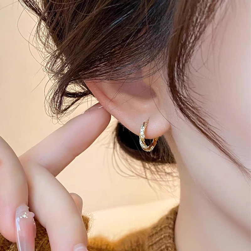 Simple Design Sense Diamond Ring Earrings Female 2024 New Temperament Fashion Exquisite Buckle Earrings Explosive Earrings details Picture