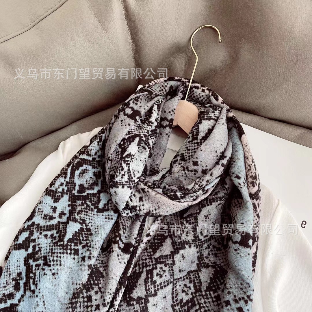 Dongmenwang New Scarf Leopard Print Splicing Color Shawl Gradual Leopard Print Snake Print Animal Print Gauze Scarf Can Be Customized Decoration Application Scenario