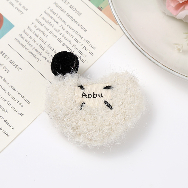 Plush heart diy accessories, lambskin clothing accessories, sweaters, hair clips, bags, decorations, semi-finished accessories Application Scenario