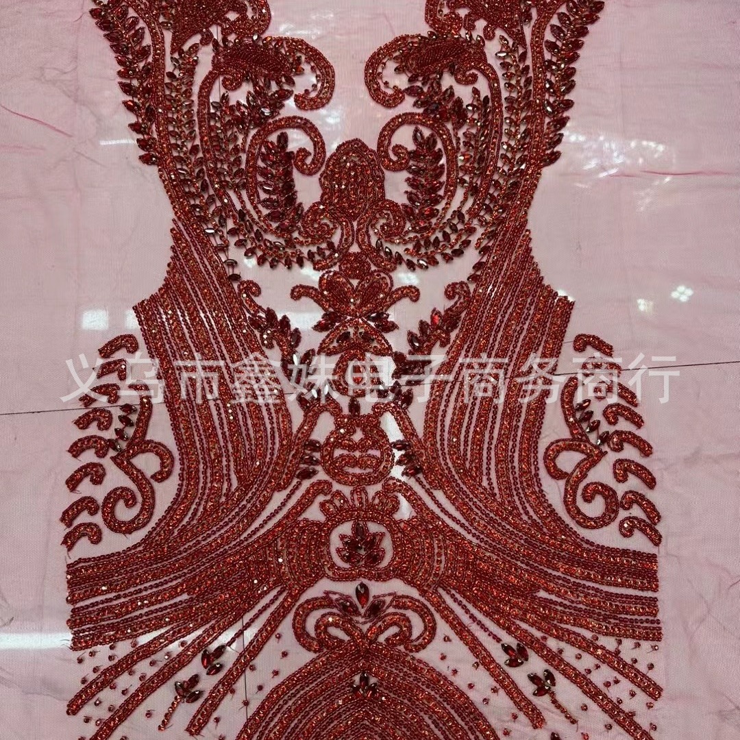 Heavy-duty heart-shaped hand-beaded wedding dresses and evening gowns decorated with lace decals Application Scenario