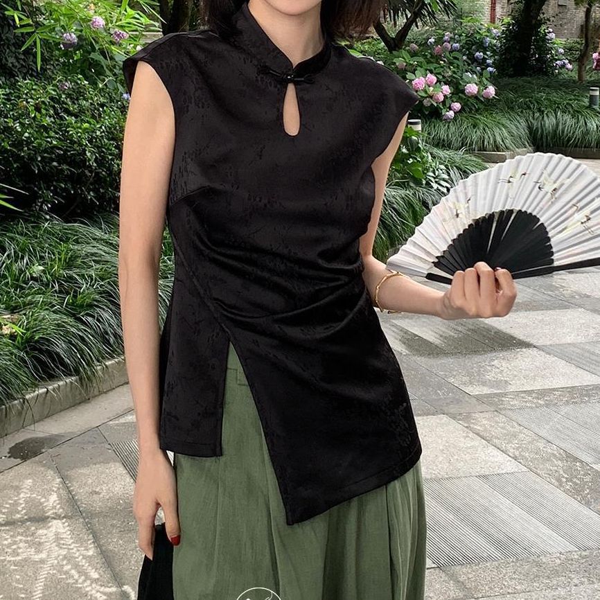 The new summer dress for 2024 features a Korean-style elegant cheongsam dress for women. It is a new summer dress with a traditional Chinese style and an improved new Chinese style Application Scenario