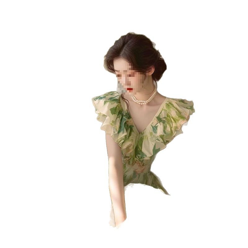 This beautiful French southern vacation dress is super slimming and good-looking in summer. It's a green printed flying sleeve dress for women in summer Item Picture