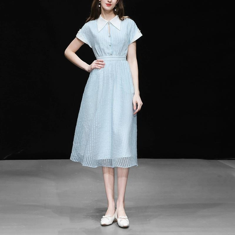 This is a mid-length dress with a patchwork shirt, collared check pattern, covered sleeves and a cinched waist for the summer of 2023. It is a versatile and stylish dress for commuting details Picture