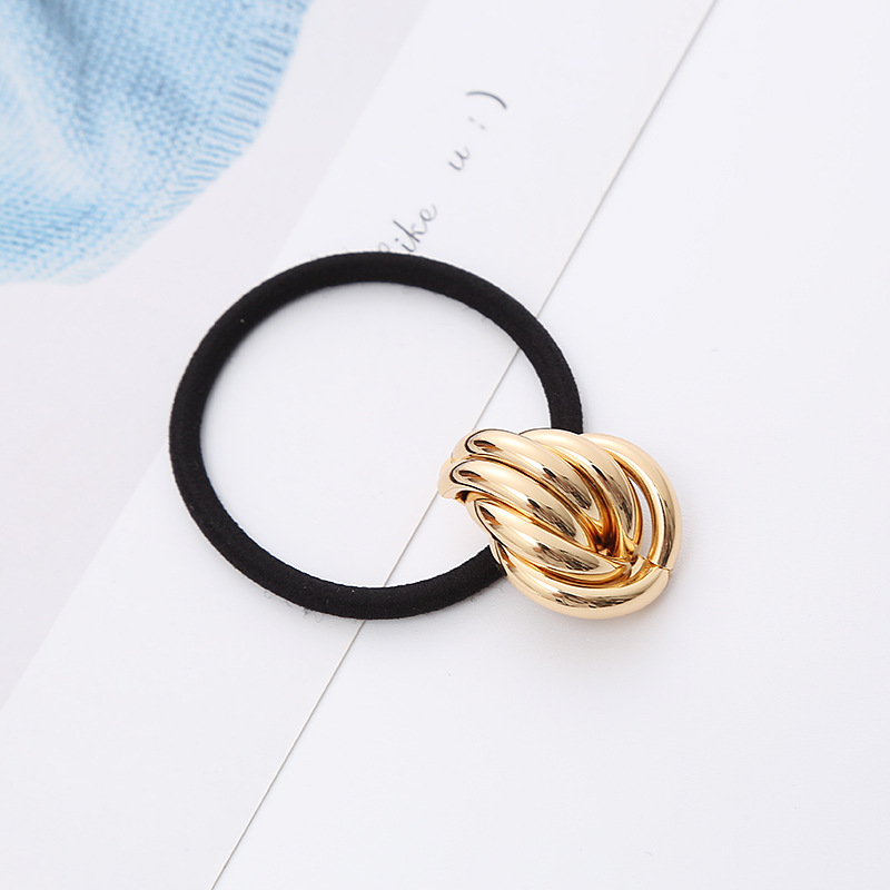 Korean Version Of Simple Temperament Female Metal Scrunchie European And American Wind Hair Rope Ponytail High Warhead Rope Knotting Process Hair Accessories Wholesale Application Scenario
