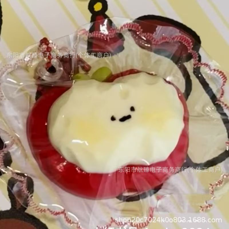 A homemade food-grade silicone stress-relieving toy made by pinching the same red apple as on Xiaohongshu, a slow rebound gift from Pinching Fun Application Scenario