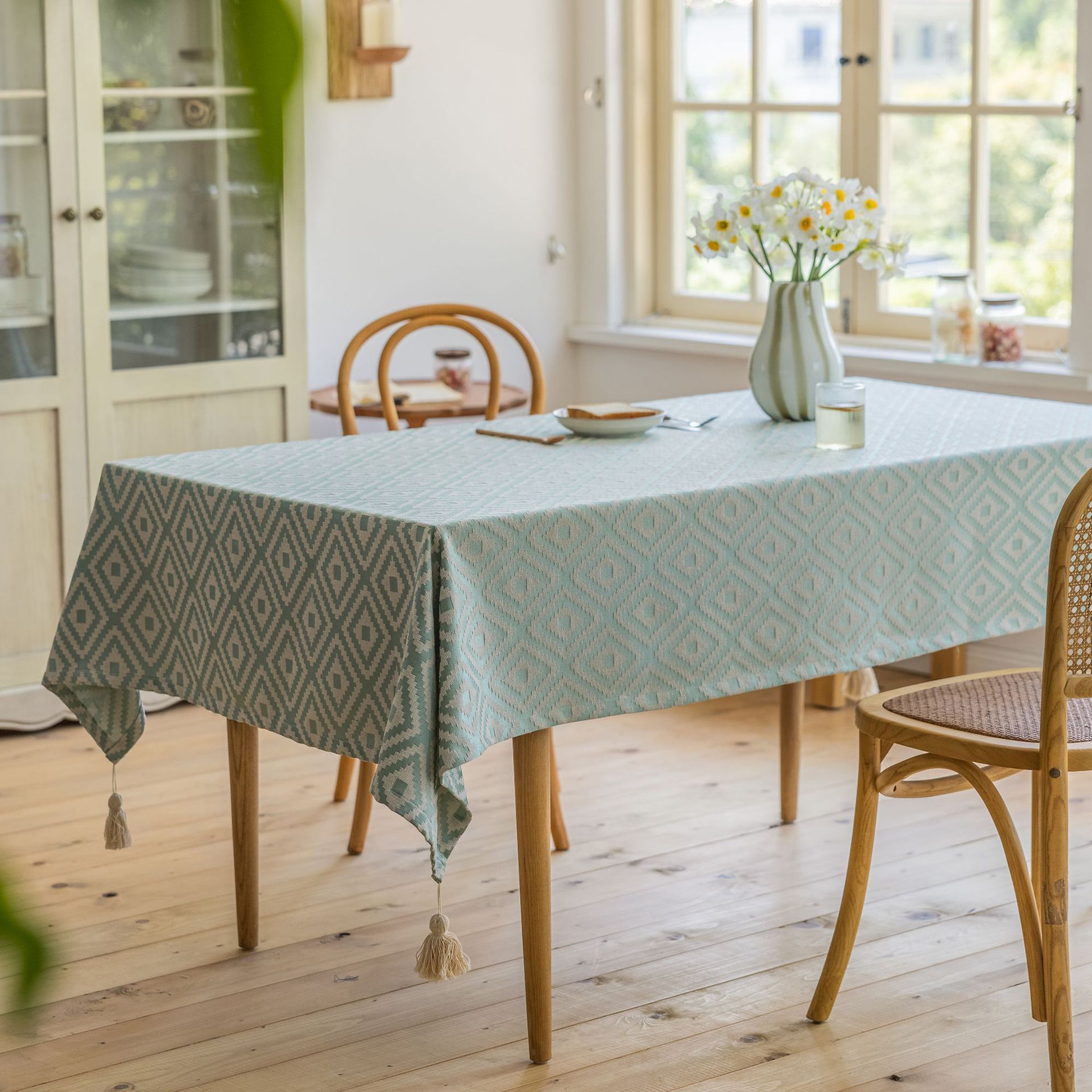 Modern, simple, fashionable, creative, elegant and high-end jacquard diamond-shaped tablecloth, green tassel tablecloth, American country household dining table and coffee table, direct supply from the manufacturer details Picture