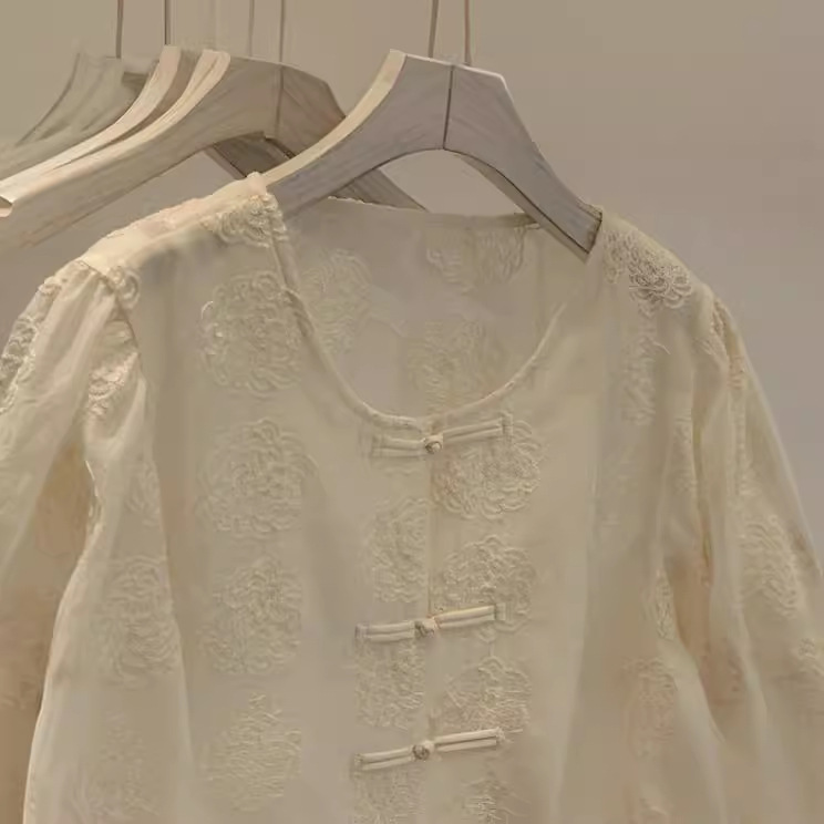 "National trend is worth getting!" New Chinese-style, European-style button-up, jacquard embroidered jacquard round-neck short-sleeved shirt for women, stylish top details Picture