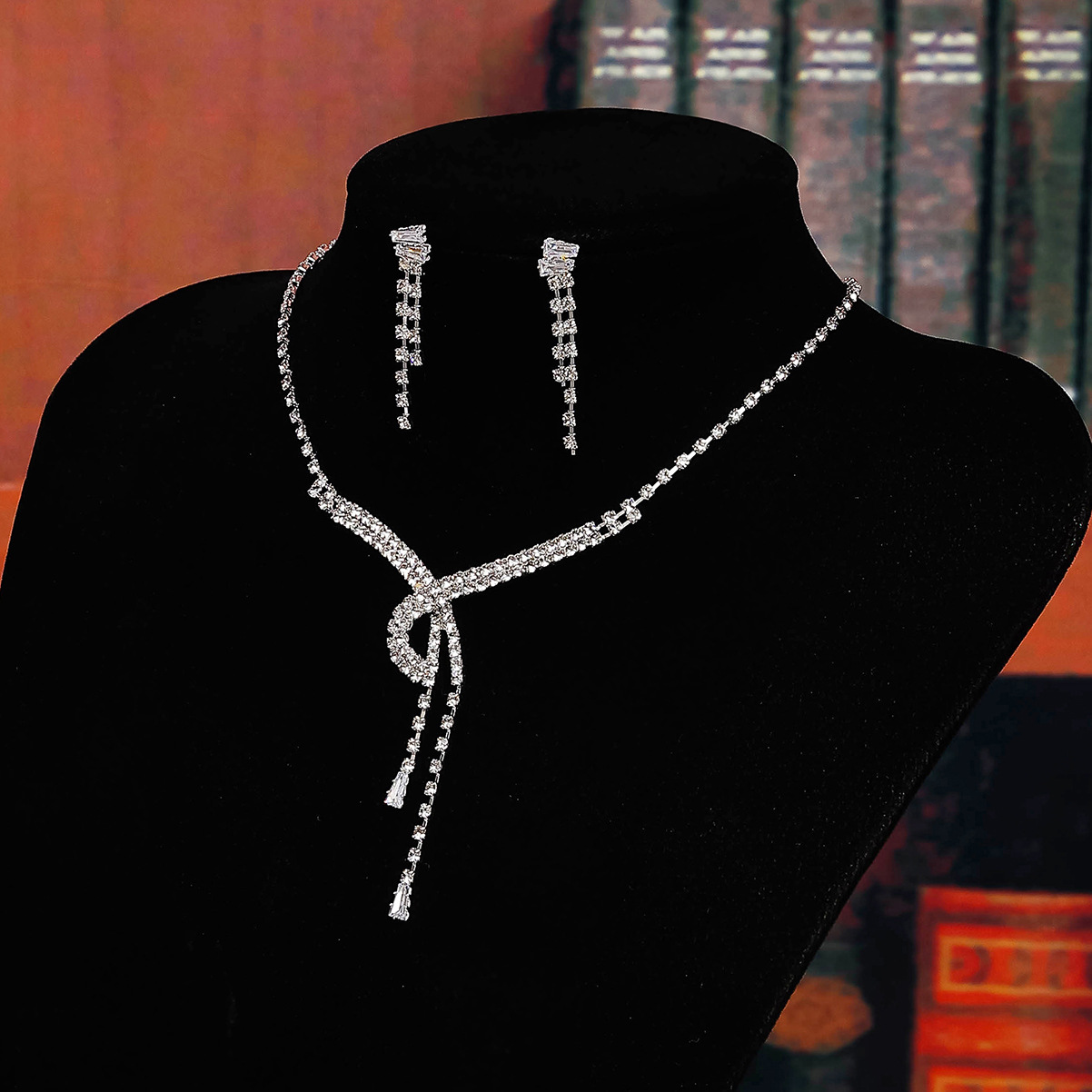 Cross border slugly full diamond gota de agua collar pendientes para la novia accesorios de boda conjunto de joyería conjunto al por mayor collar pendientes Application Scenario