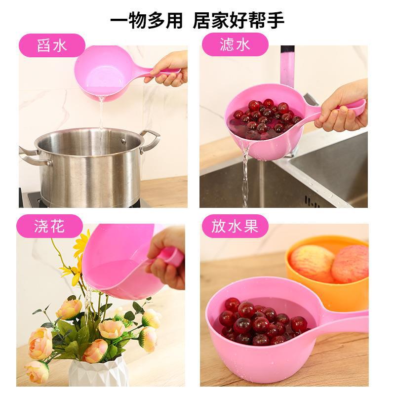 A large-sized creative water ladle with a long and thick plastic handle that won't break in the household kitchen. It's a hair washing spoon Specification image