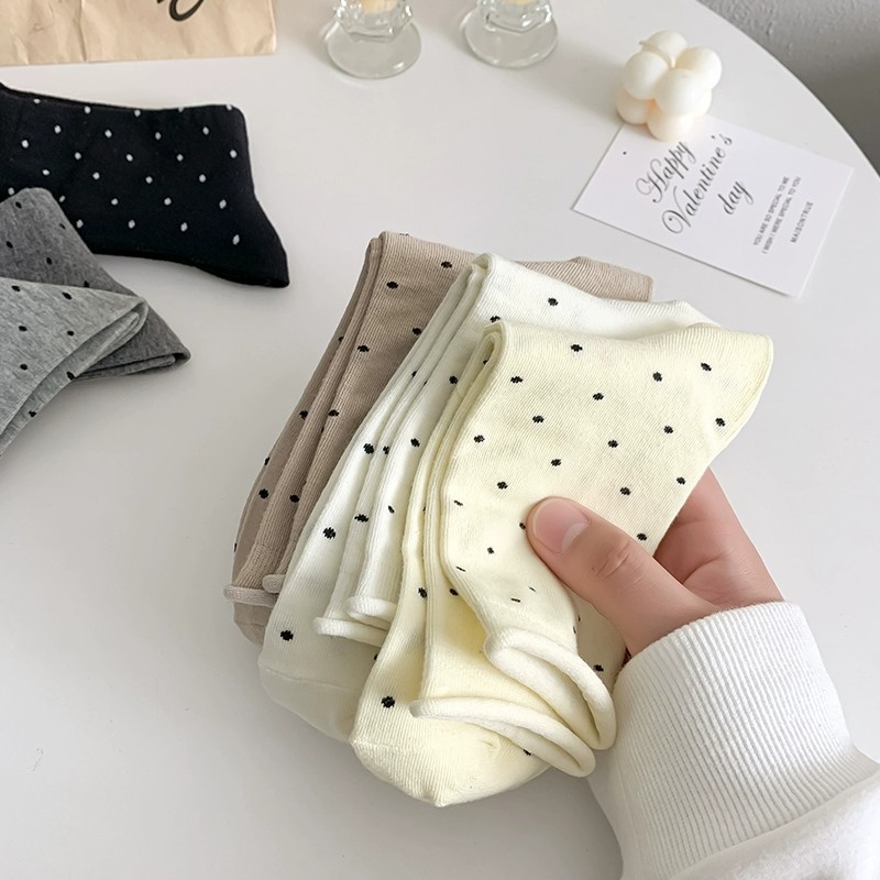 One-piece consignment of polka dot socks for women in spring and autumn, thin anti-odor and sweat-absorbing cotton rolled-edge mid-calf socks, Japanese-style pile socks, Zhuji hosiery one-piece consignment Application Scenario