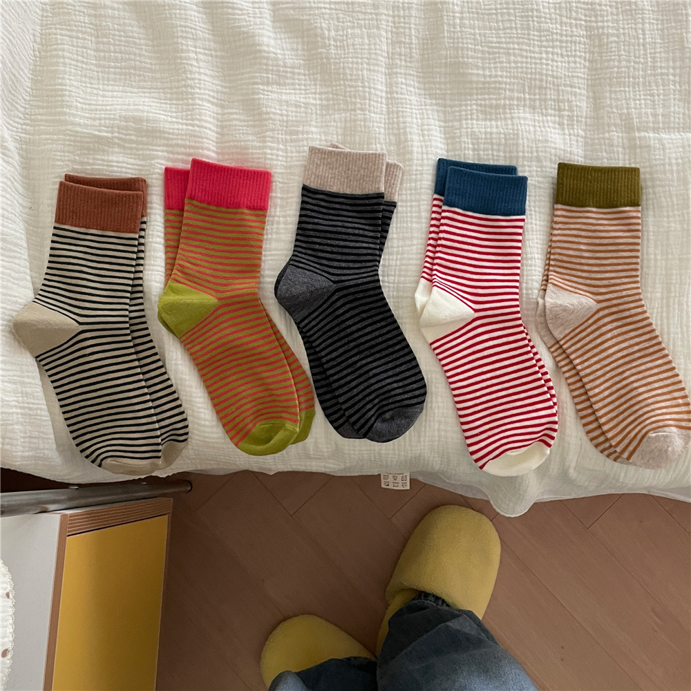 IOULOR's new Dongdaemun color-blocking ribbed striped socks for autumn and winter, pile socks, casual mid-calf socks for women