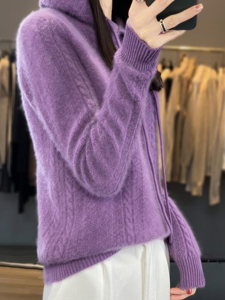 A new style of long-sleeved knitted hooded sweatshirt with a pullover as the base layer for 2023. It looks slimming with wool inside and a solid color sweater for autumn and winter details Picture