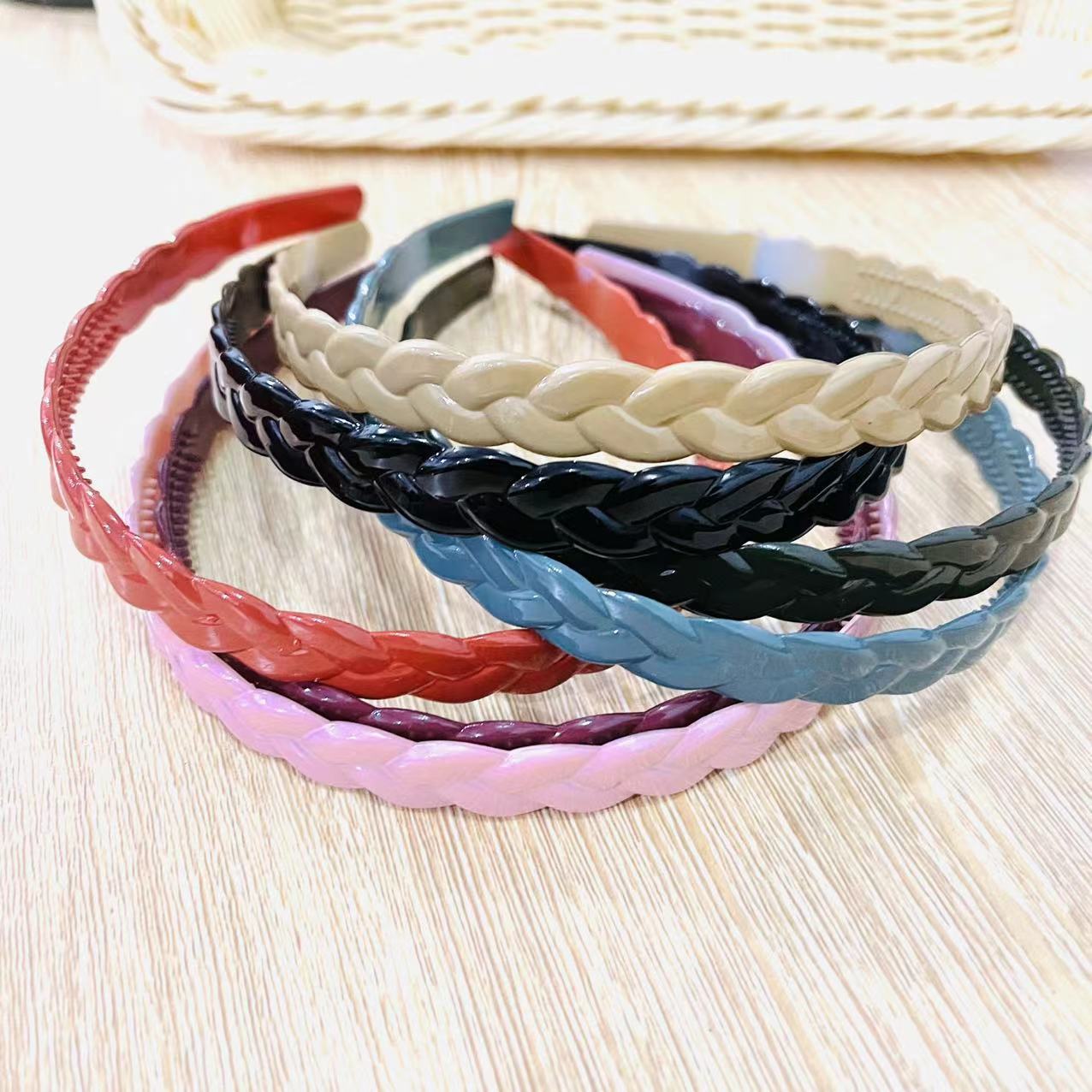 【 Zone 1-5 】 Colorful braid headband 20/ pack, sweet and elegant colorful braid headband, fine headband for going out, girl's hair accessory, Korean headwear, one or two yuan supply Application Scenario