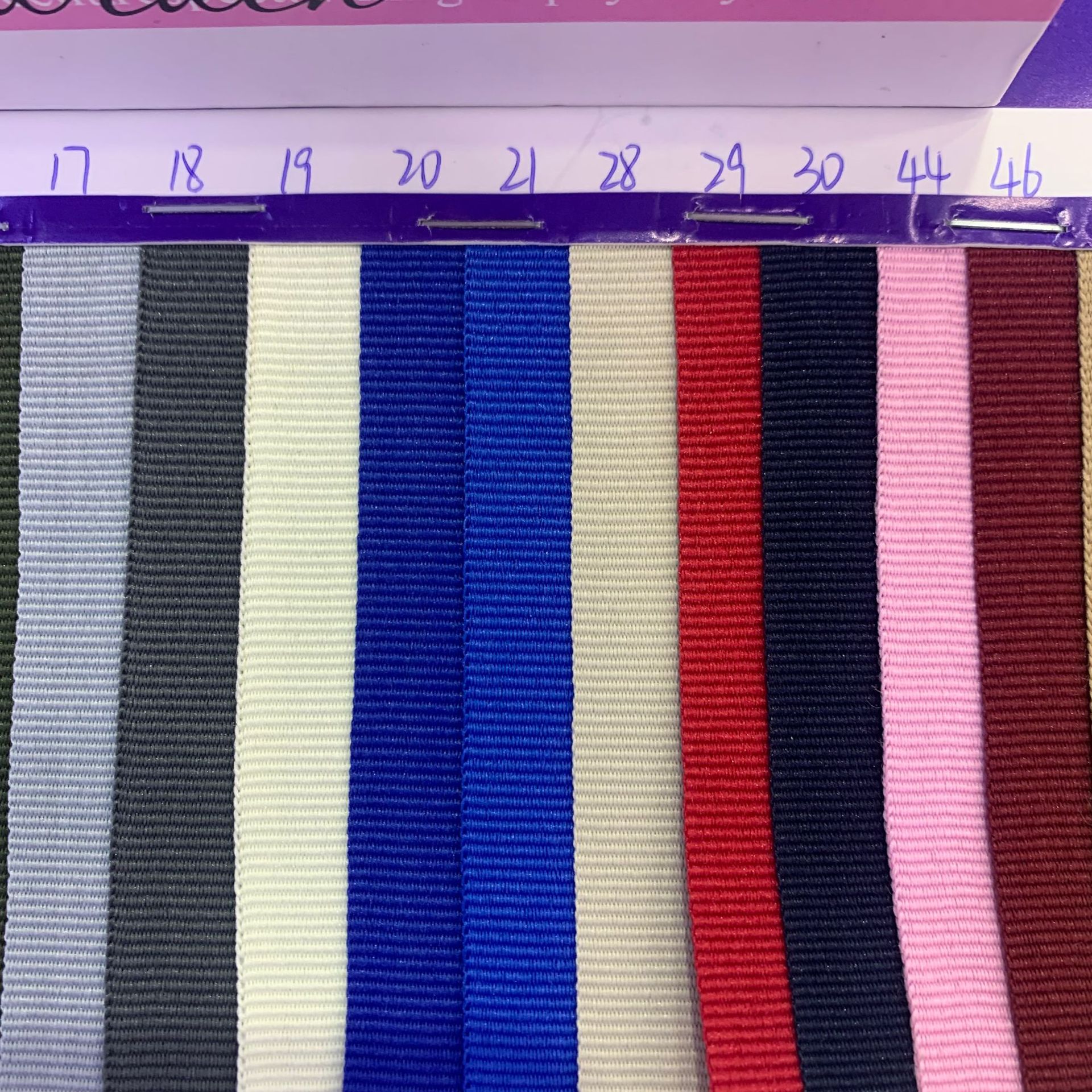 Factory direct supply of polyester plain weave colored webbing, clothing accessories, 1 to 4CM shoe materials, edge wrapping, lace, and luggage in stock Application Scenario