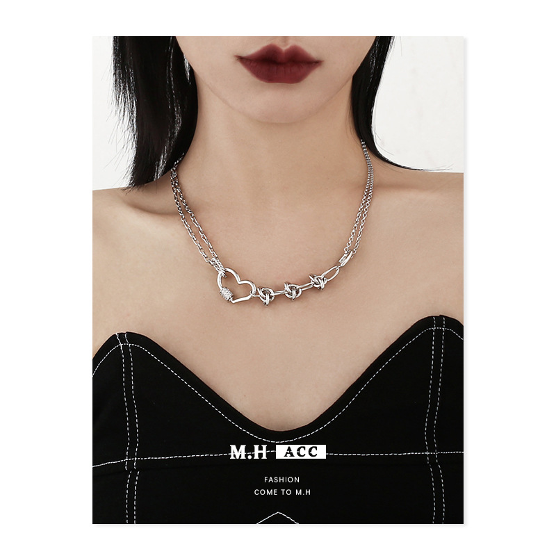 Best-selling necklaces in Europe and America, niche designs, high-end and elegant, exquisite and light luxury accessories, hip-hop sweater chains, collarbone chains