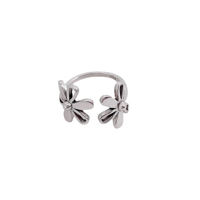 A simple and cold style hollowed-out flower ring for women on Instagram, a unique aged ring with a light luxury and niche design sense, a finger ring Item Picture