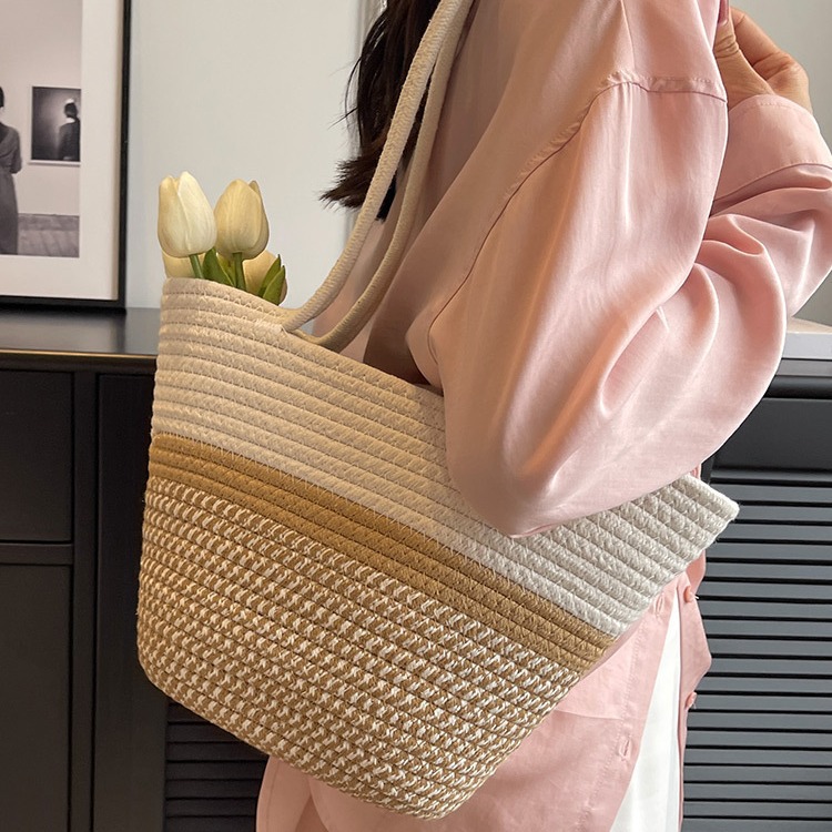 Woven straw bag for women, large capacity 2024 new style vacation beach and beach vegetable basket tote single-shoulder armpit bag Application Scenario