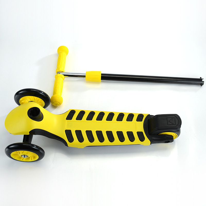Factory direct supply of three-wheeled LED scooters with lights for children aged 1-3, cross-border scooters for kids Application Scenario