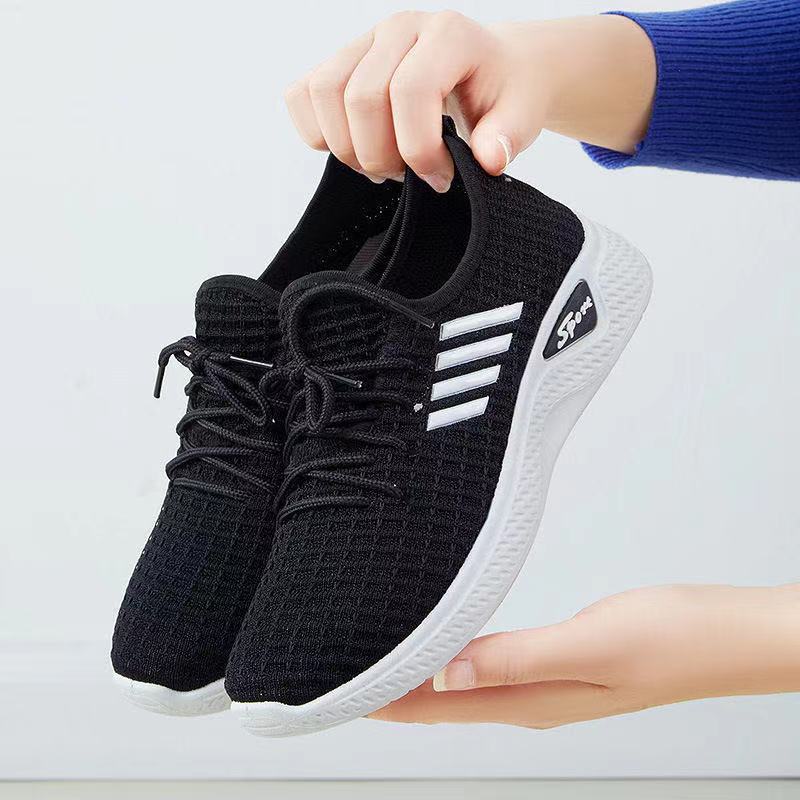 2024 New Flying Weaving Female Sports Shoes Spring And Summer Soft Sole Casual Mother Shoes Mesh Low Top Running Student Shoes details Picture