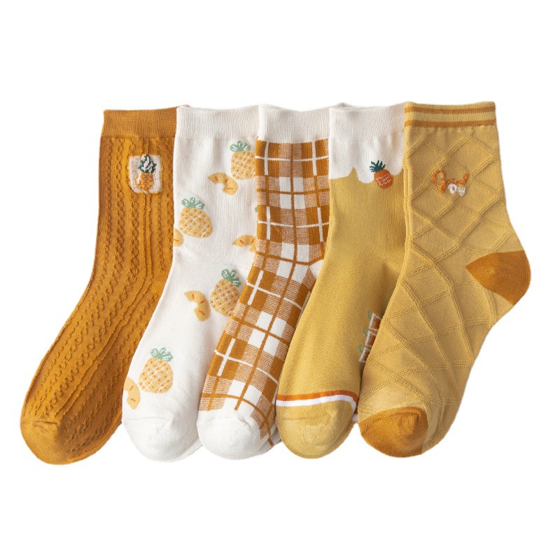 Yellow mid-calf women's socks for autumn and winter, breathable twisted cotton women's socks, Korean cartoon pineapple socks in stock Item Picture