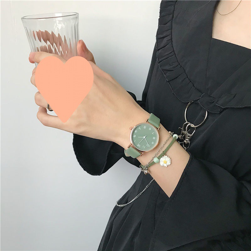 The ins green girl's watch exudes a simple and artistic charm. It's a retro and fair look for junior high school students. It's a versatile quartz watch with a forest style Item Picture