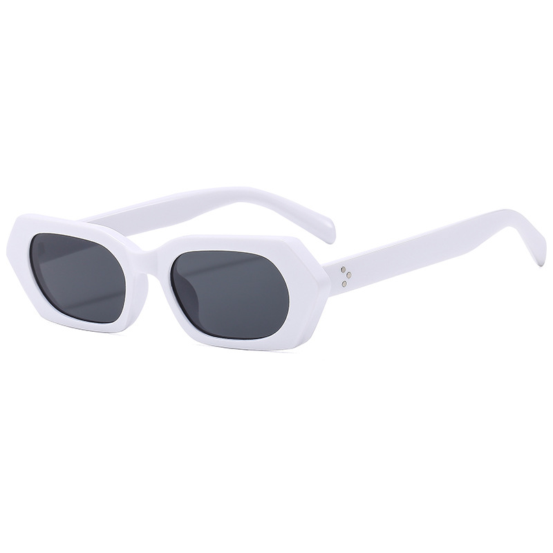New cross-border European and American small square frame sunglasses for men and women, fashionable and retro 3795 sunglasses, sun protection and summer glasses Application Scenario