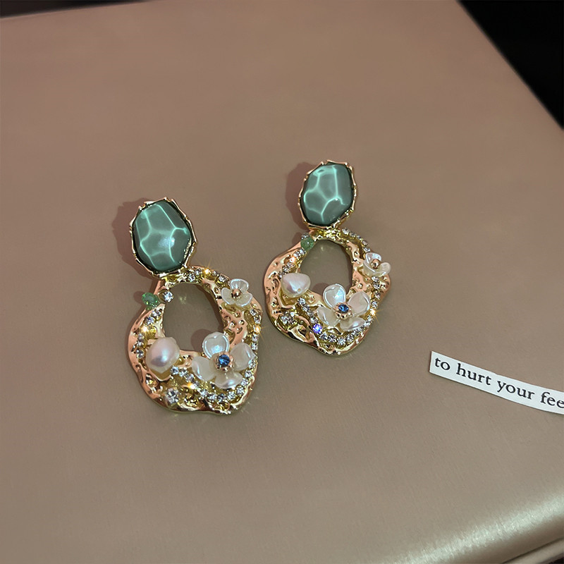 Pearl Flowers Harbor Wind Exaggerated Big Stud Earrings Women's Ancient Earrings Niche Design Sense Senior Retro Earrings Spring Summer details Picture