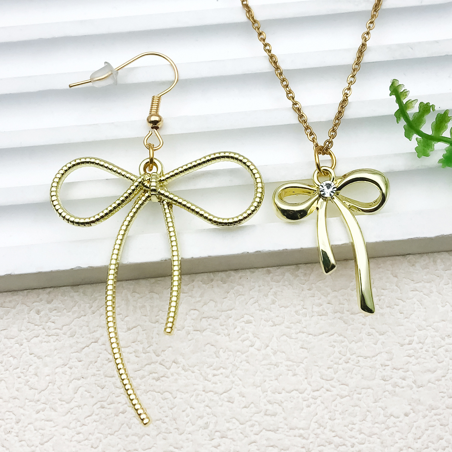 KC Gold color-preserving bow earrings, pendants, diy alloy jewelry accessories, clothing, bags and pendants are selling well across borders Application Scenario