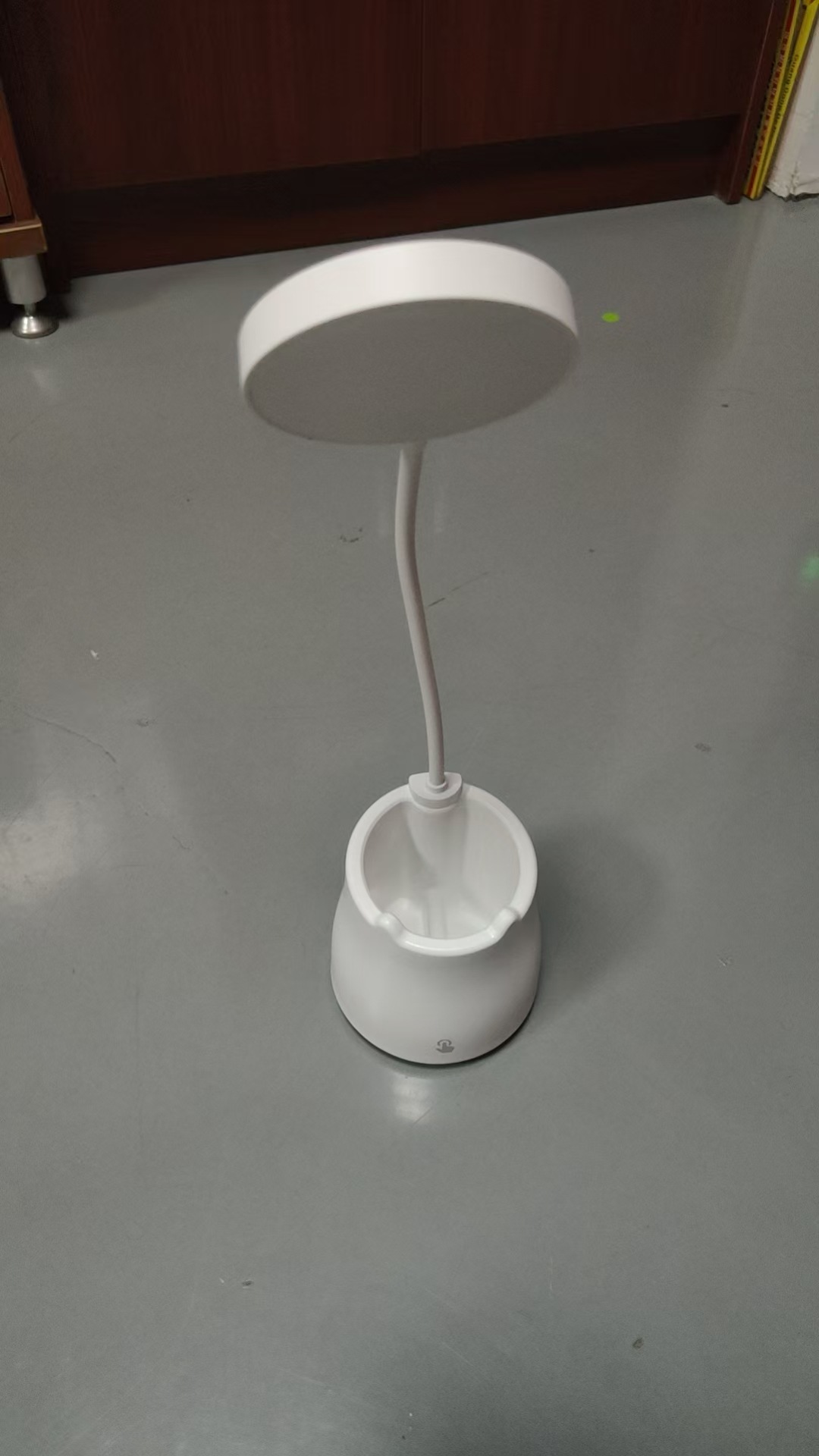 Charging eye-protecting desk lamp, pen holder lamp, mobile phone stand, student reading lamp, charging desk, dormitory bed book lamp pic 3