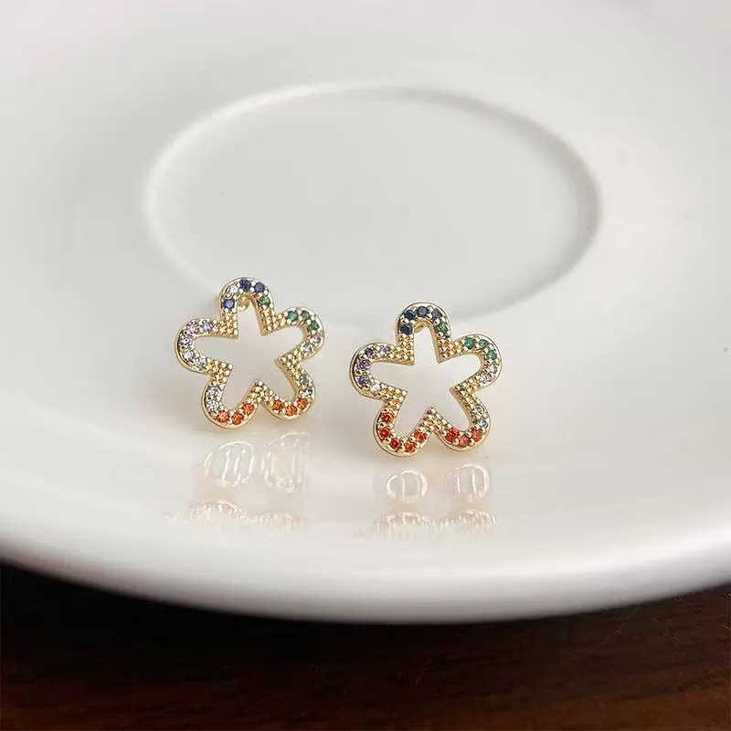 Sweet dopamine-colored micro-inlaid zircon hollowed-out flower stud earrings for spring and summer, a niche design for women, plated with 14K Application Scenario