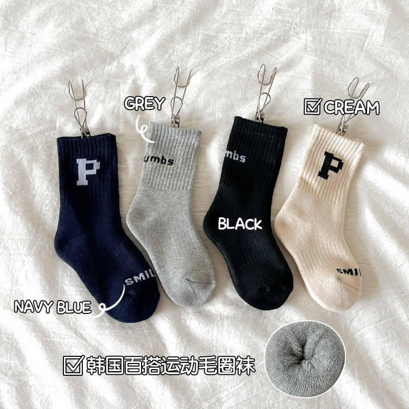 One-piece delivery service for winter children's socks, including fleece, thickened, warm loop socks, black and white letter mid-calf socks for parents and children, and towel socks for boys and girls Specification image
