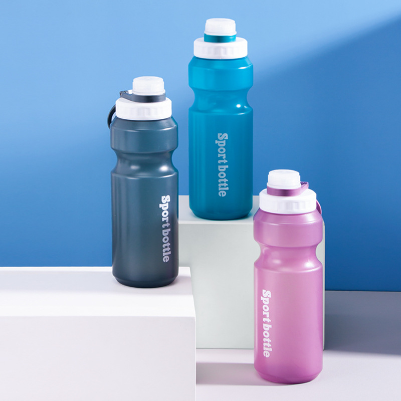 Sports fitness water cup Large capacity water bottle Summer student accompanying water cup Summer sports fitness men's and women's water bottle full figure
