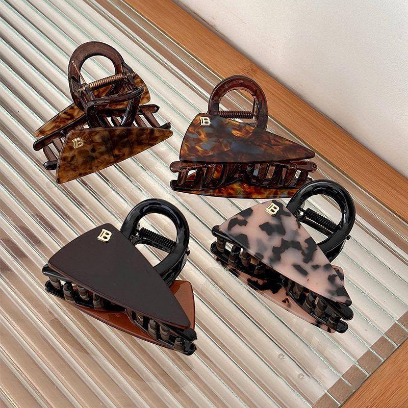 Acetate leopard print triangular claw clip for women with a high-end look 2025 new style hair clip Shark clip high-end look hair clip headwear Specification image