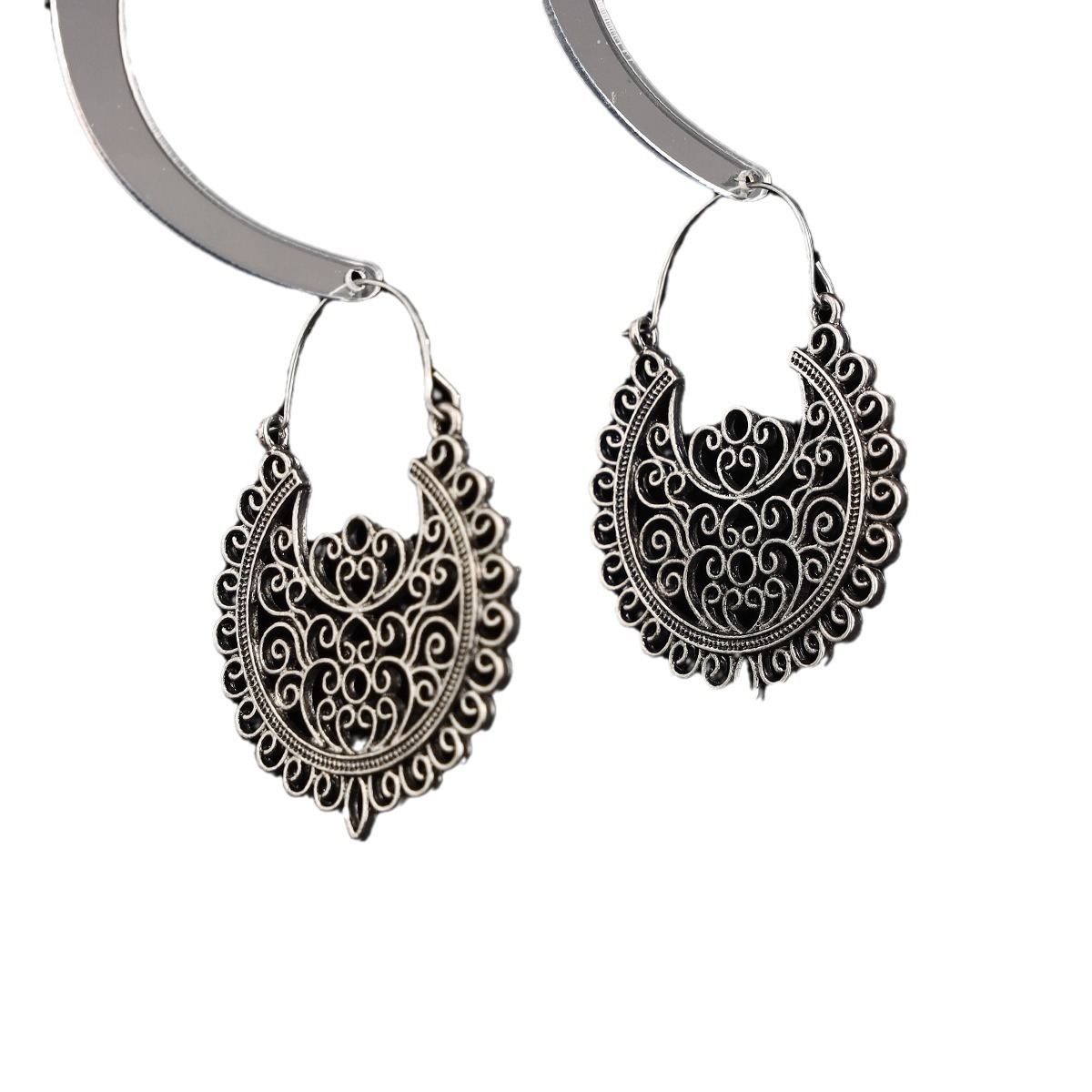 European And American Foreign Trade Retro Exaggerated Alloy Hollow Ear Hanging National Wind Flower Flower Earrings Female Carved Earrings Pendant Jewelry Item Picture