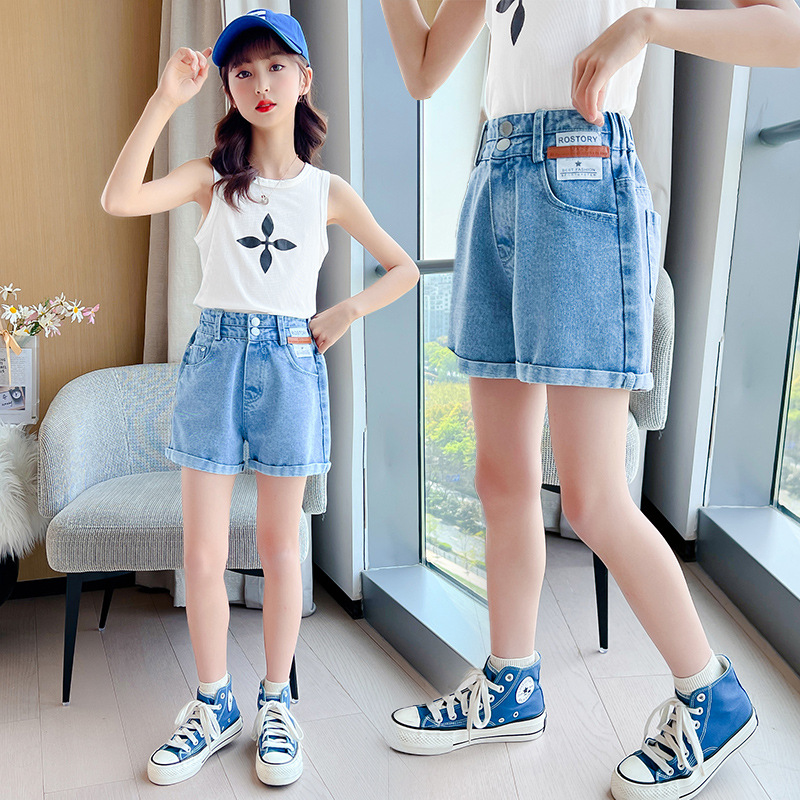 The new 2022 summer collection of girls' denim shorts. The cool summer student casual Korean version for little girls Specification image