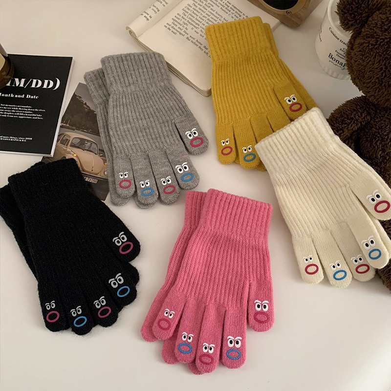 Cute knitted woolen gloves. Girls can touch the screen in winter to keep warm. Two fingers exposed. Students ride bikes with five fingers details Picture