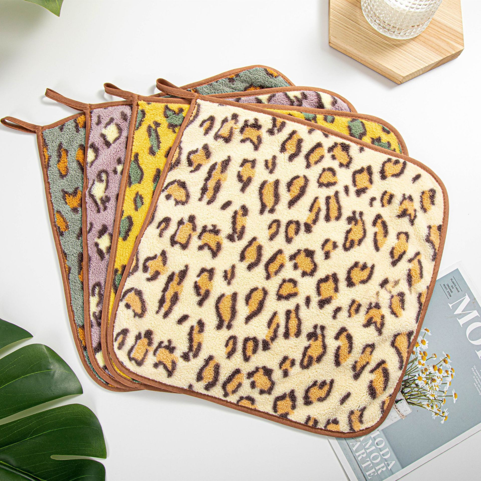 Wholesale can hang coral velvet towel adult leopard bath towel household towel square soft absorbent hanging towel details Picture