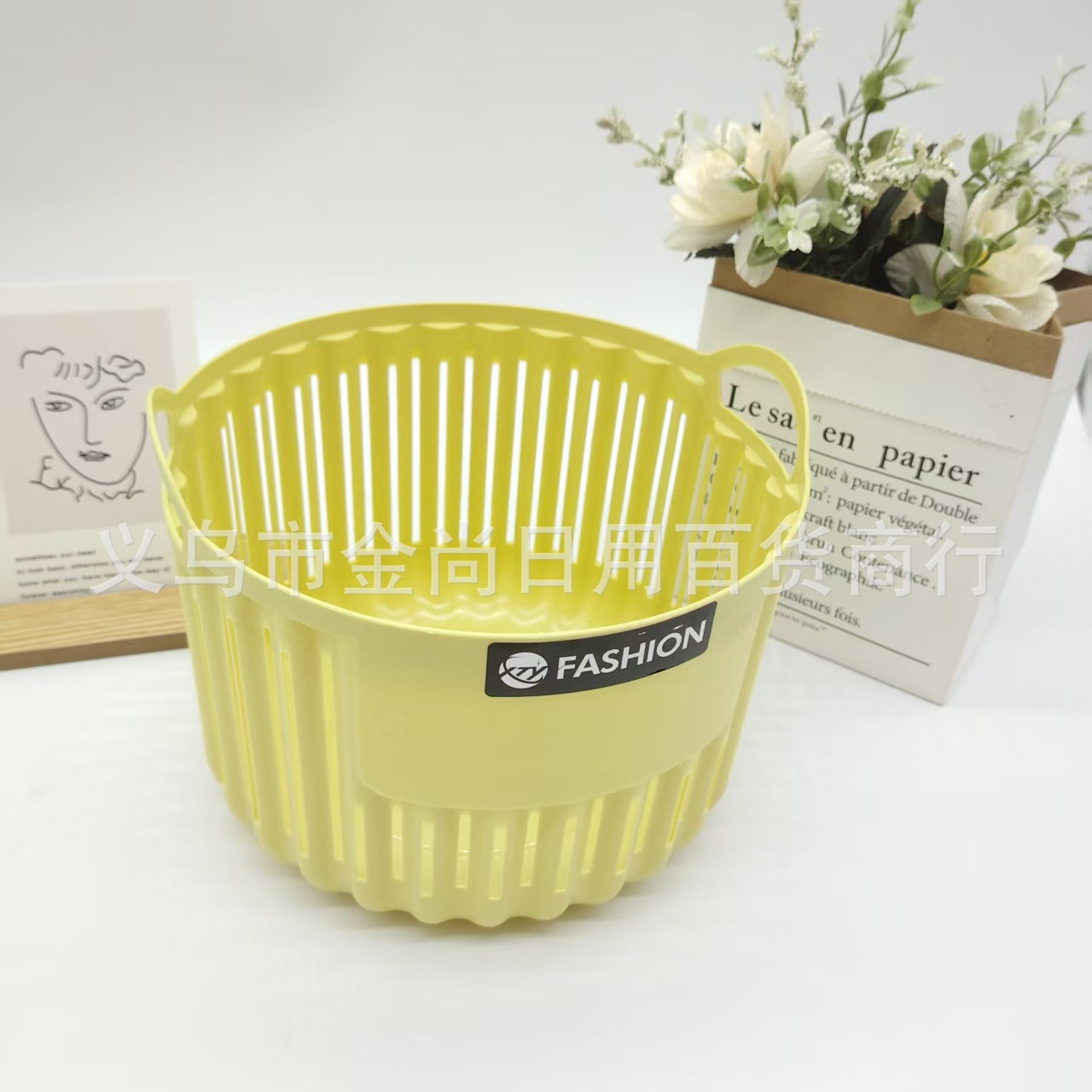 New household plastic bath basket, dirty clothes basket, bathroom leather handle storage basket, hand-held storage basket, toys and sundries storage details Picture