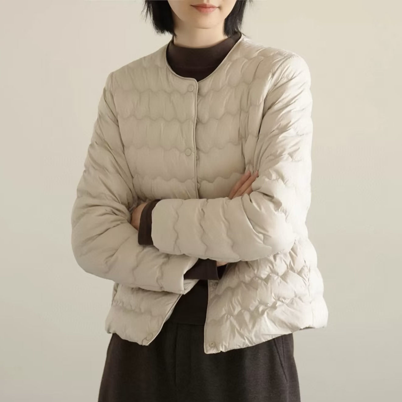白鸭绒羽绒服女内胆2025秋冬新款轻薄保暖大衣伴侣圆领短款外套潮