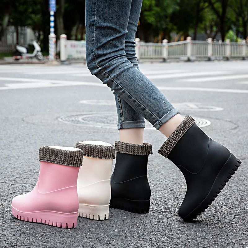 女式雨鞋实物图