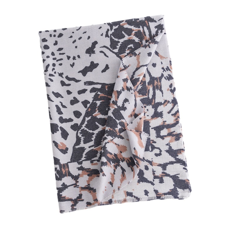Leopard Print Scarf Women's New Winter Europe And The United States Fashion Commute Neck Protective Cold Collar Light Luxury Wind Warm Shawl Item Picture