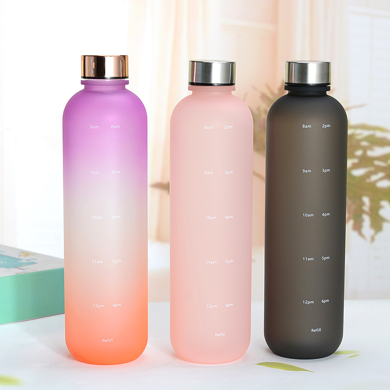 Manufacturer Gradient Outdoor Large Capacity Frosted Sports Space Cup 1000Ml Water Cup Plastic Cup Stainless Steel Cover details Picture