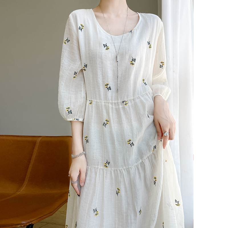 French-style high-end embroidered dress for women, a new summer dress with a high-end feel, three-quarter sleeves, and a vacation-style casual long skirt Item Picture
