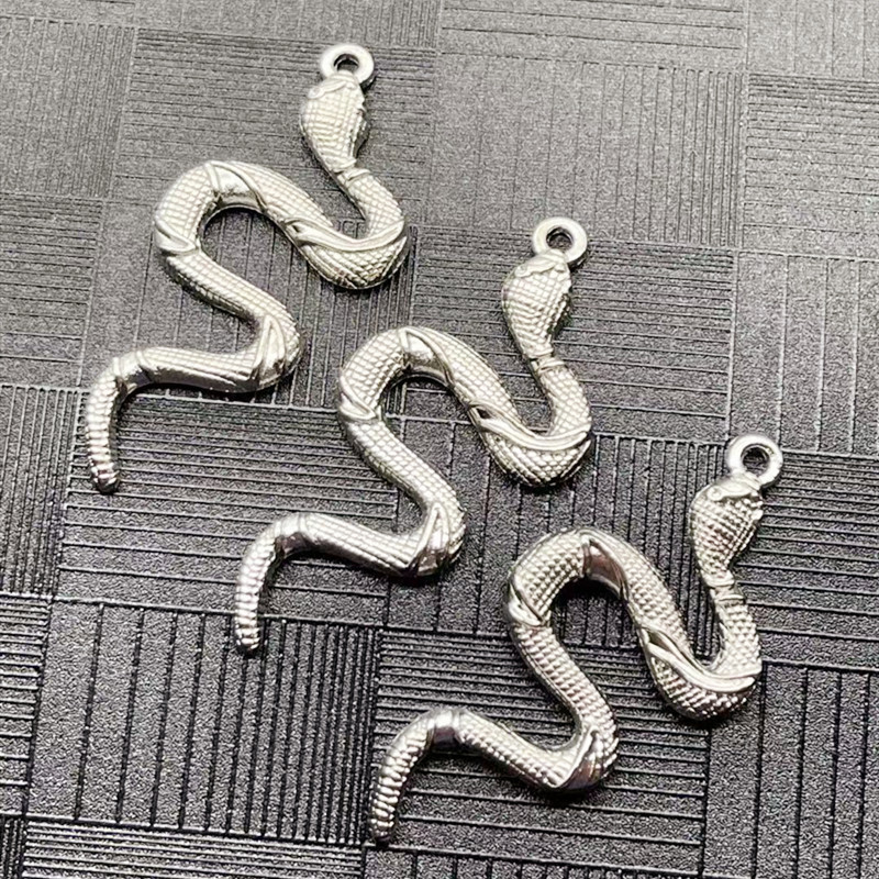 Wholesale of Korean-style, fashionable and simple electrocardiogram snake-shaped curve necklaces for women