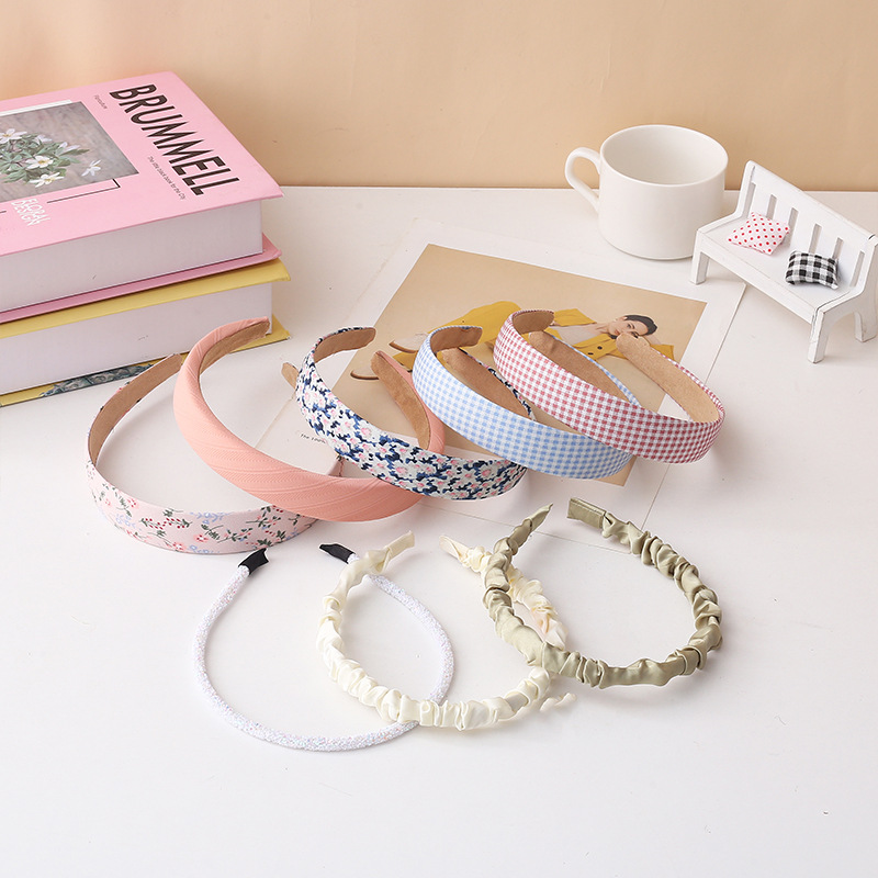 Hairband influencer 2025 New summer French facial hair clip, headband, hair tie, women go out to press hair, headband, hair tie Application Scenario