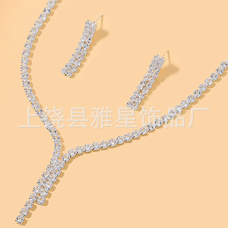 European and American simple wedding jewelry chain, wedding banquet dress, tassel earrings, light luxury full diamond collarbone necklace Application Scenario