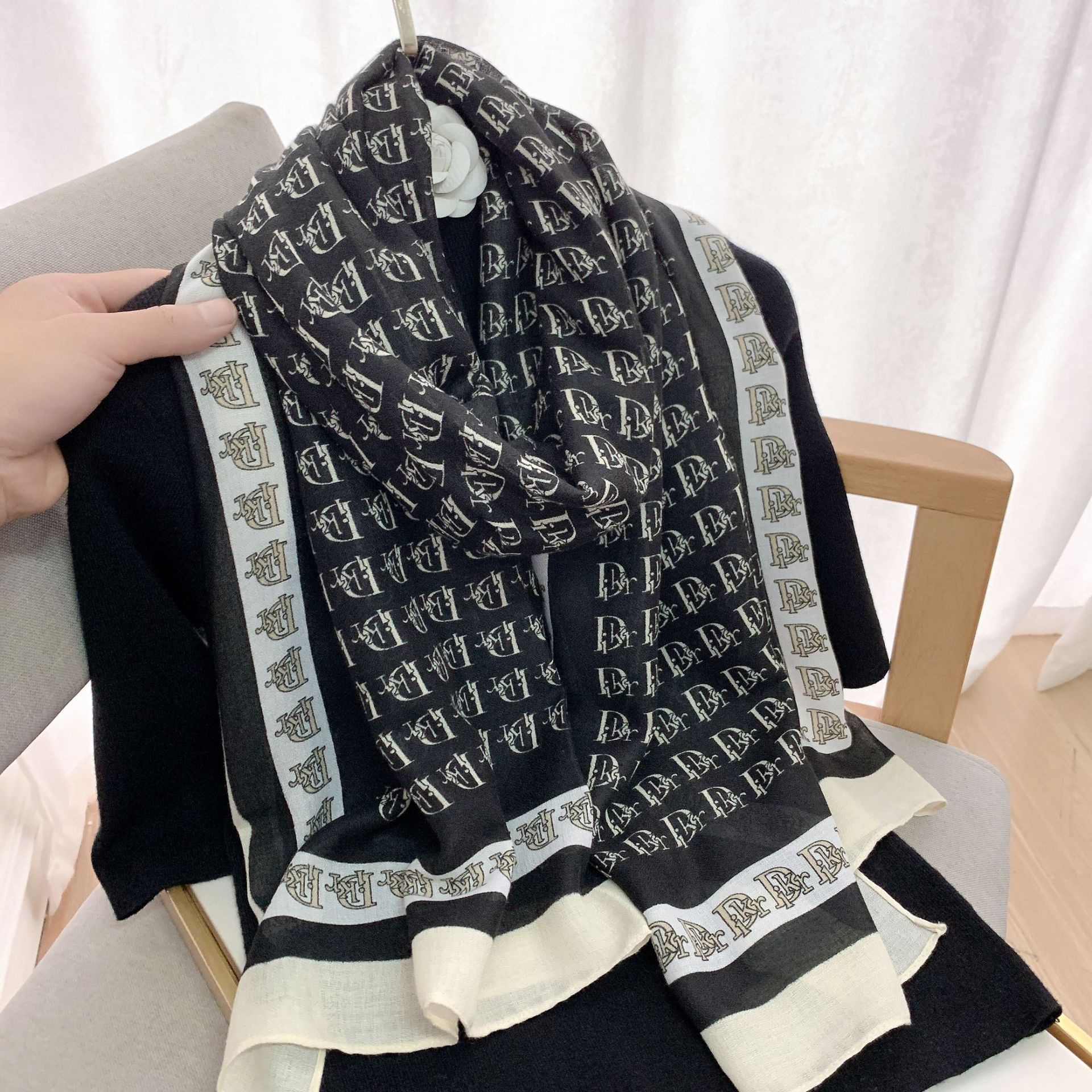 New European and American fashion letter D scarf for autumn and winter, cotton and linen printed warm shawl, trendy and versatile, linen scarf for women