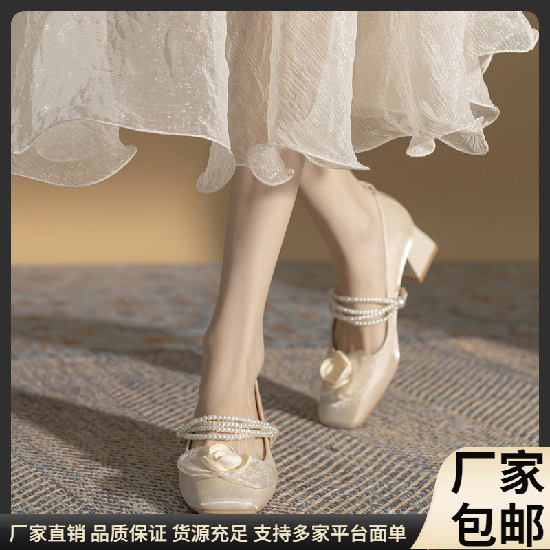 法式玛丽珍方头单鞋女2024春夏新款粗跟中跟女鞋百搭花朵绸缎鞋子