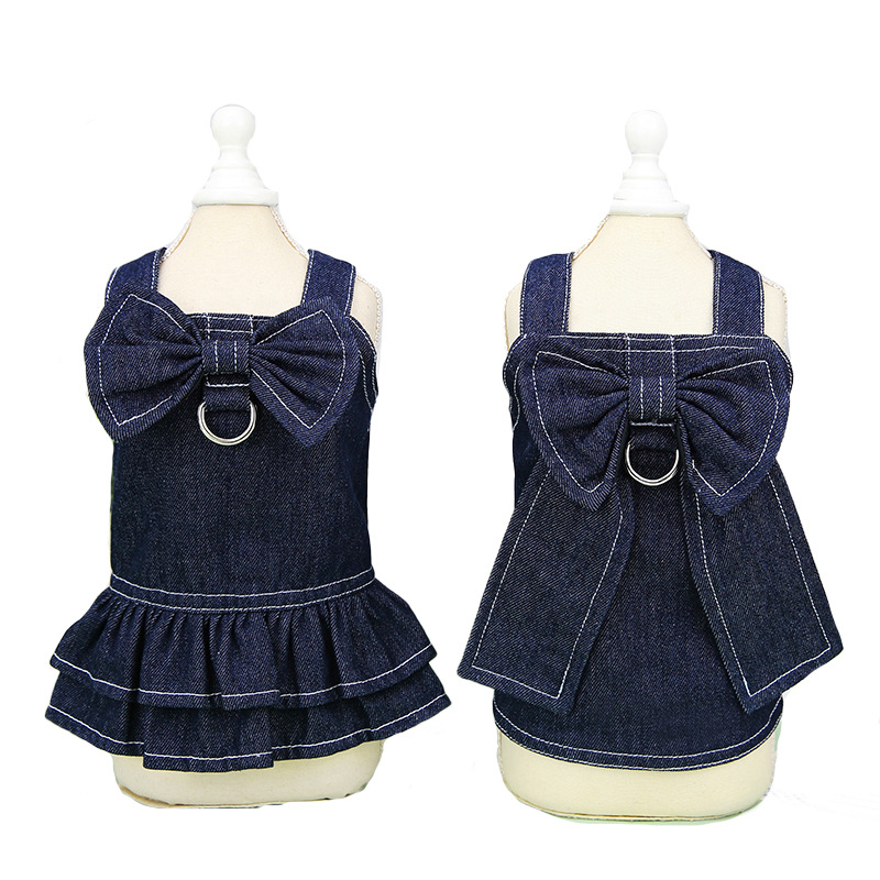 The pet cat big bow tie denim set features a D-shaped loop for pulling kittens and dogs as denim pet clothing Item Picture