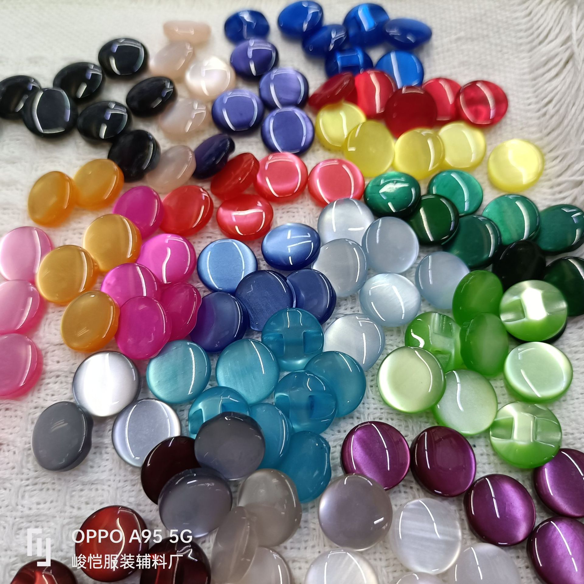 Resin colored pearlescent shirt buttons, candy-colored children's blue sweater, dark eye baby knitted sweater coat buttons Application Scenario